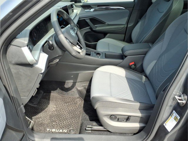 New 2026 Volkswagen Tiguan SE R-Line AWD/4WD image 16
