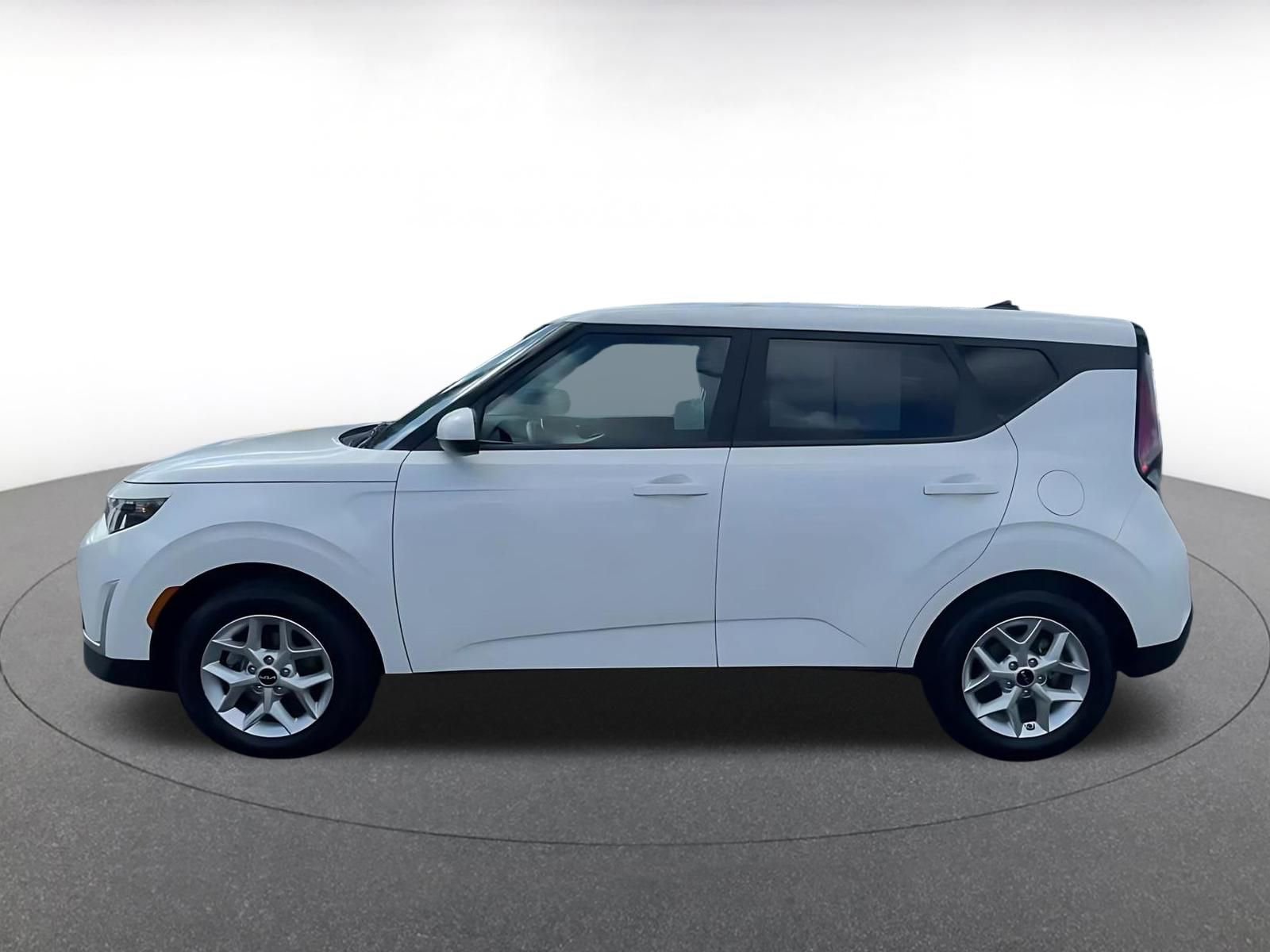 Used 2025 Kia Soul LX w/ LX Technology Package image 9