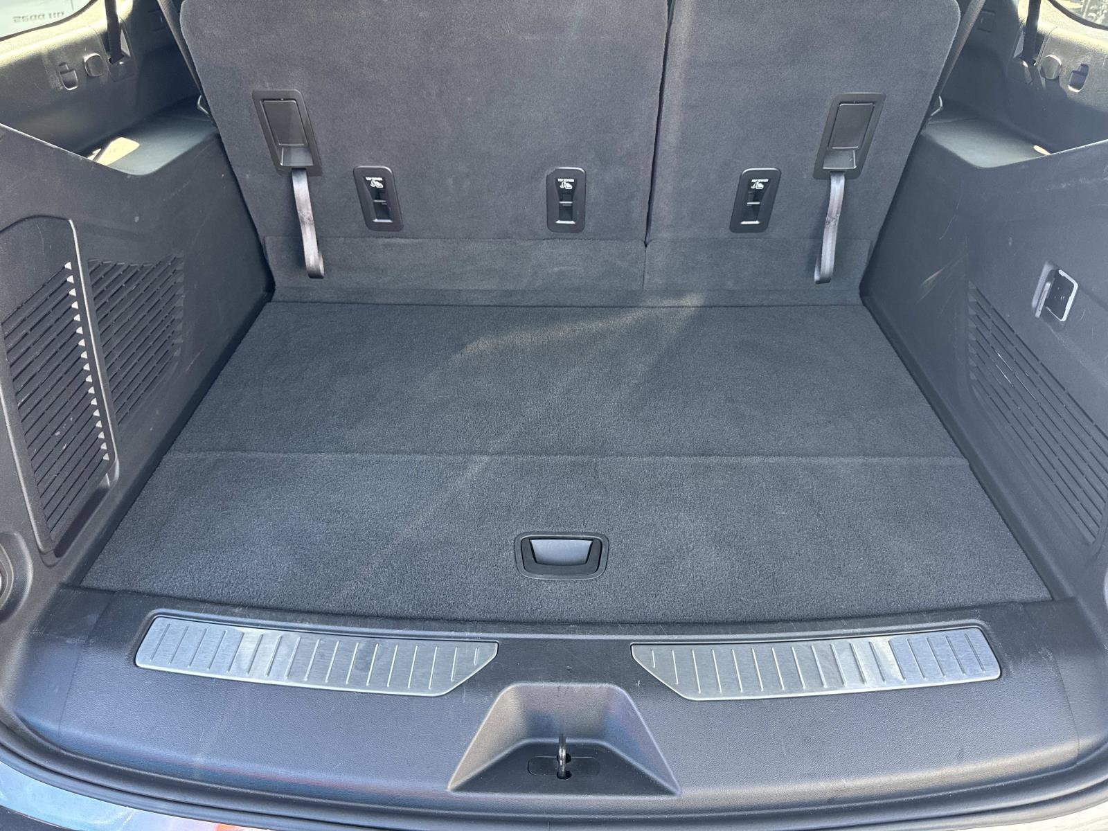 Used 2025 Chevrolet Suburban RST image 28