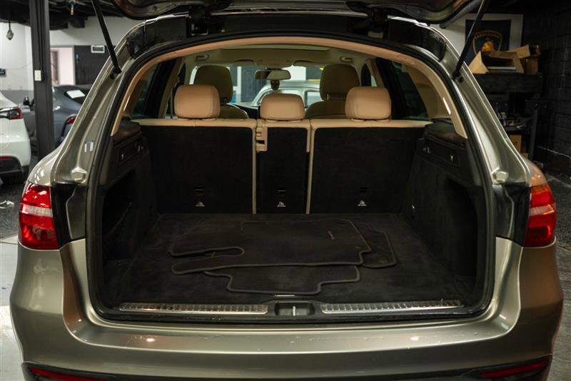 Used 2019 Mercedes-Benz GLC 300 4MATIC w/ Parking Assistance Package image 7