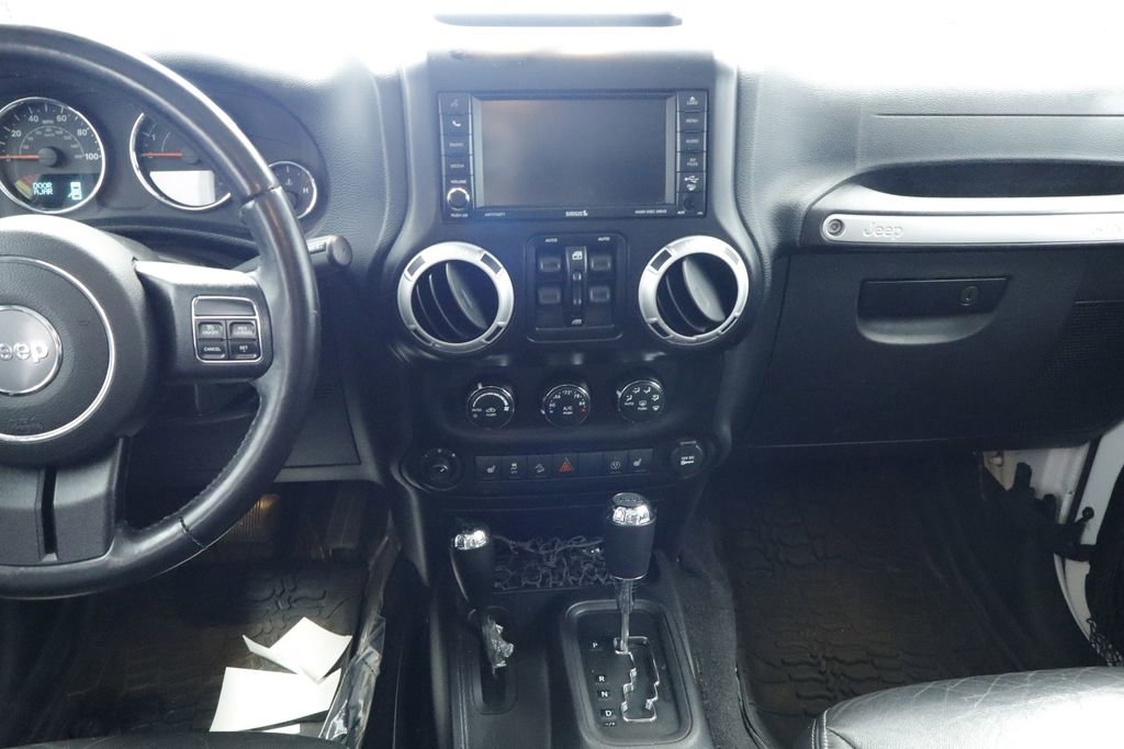Used 2016 Jeep Wrangler Unlimited Rubicon w/ Connectivity Group AWD/4WD image 24