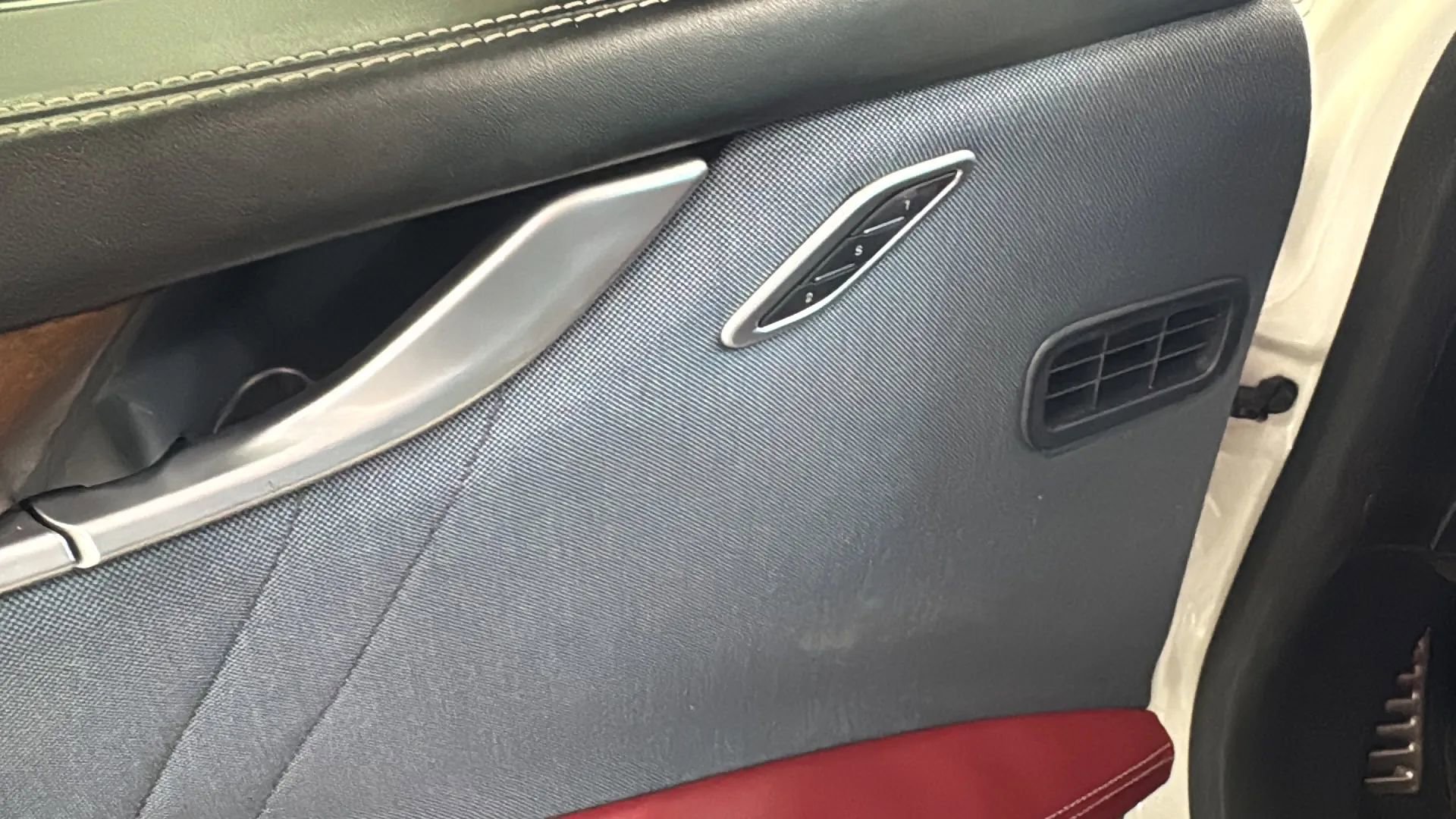 Used 2017 Maserati Ghibli w/ Luxury Package RWD image 23