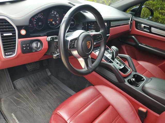 Used 2022 Porsche Cayenne Platinum Edition image 4