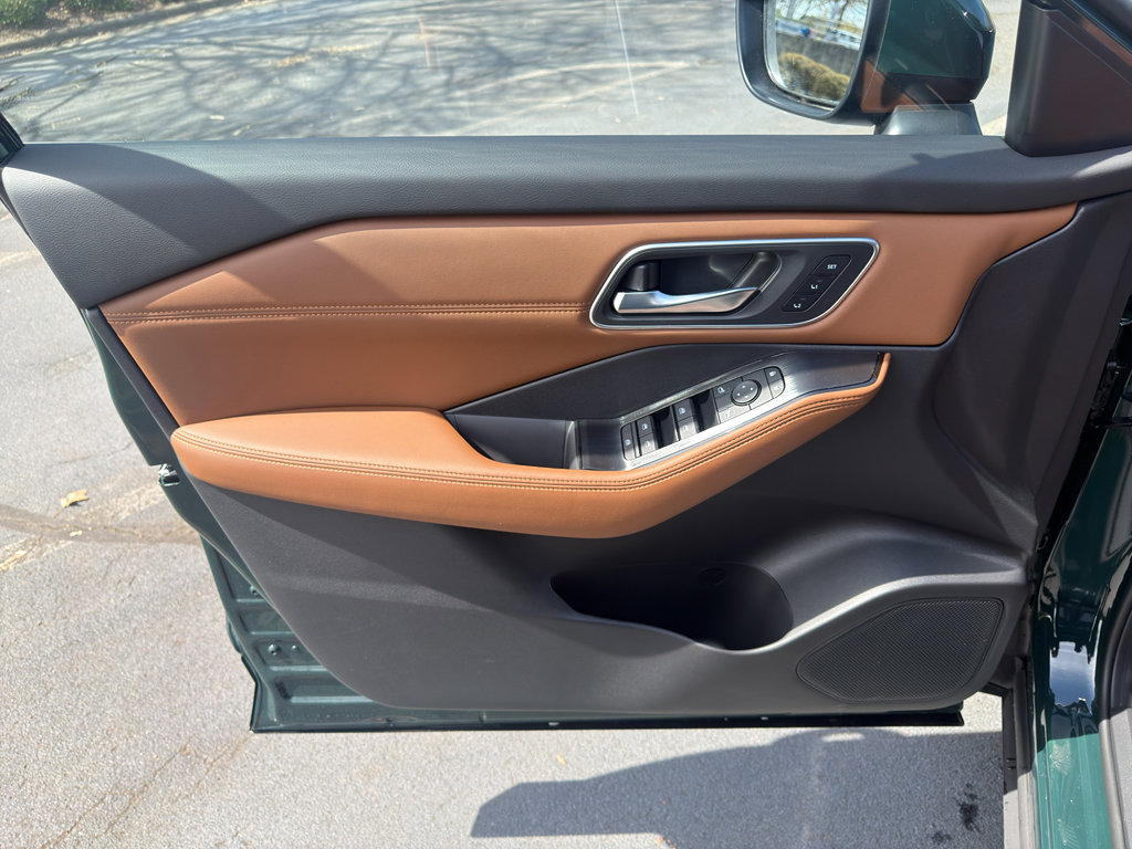 New 2026 Nissan Rogue Platinum image 16