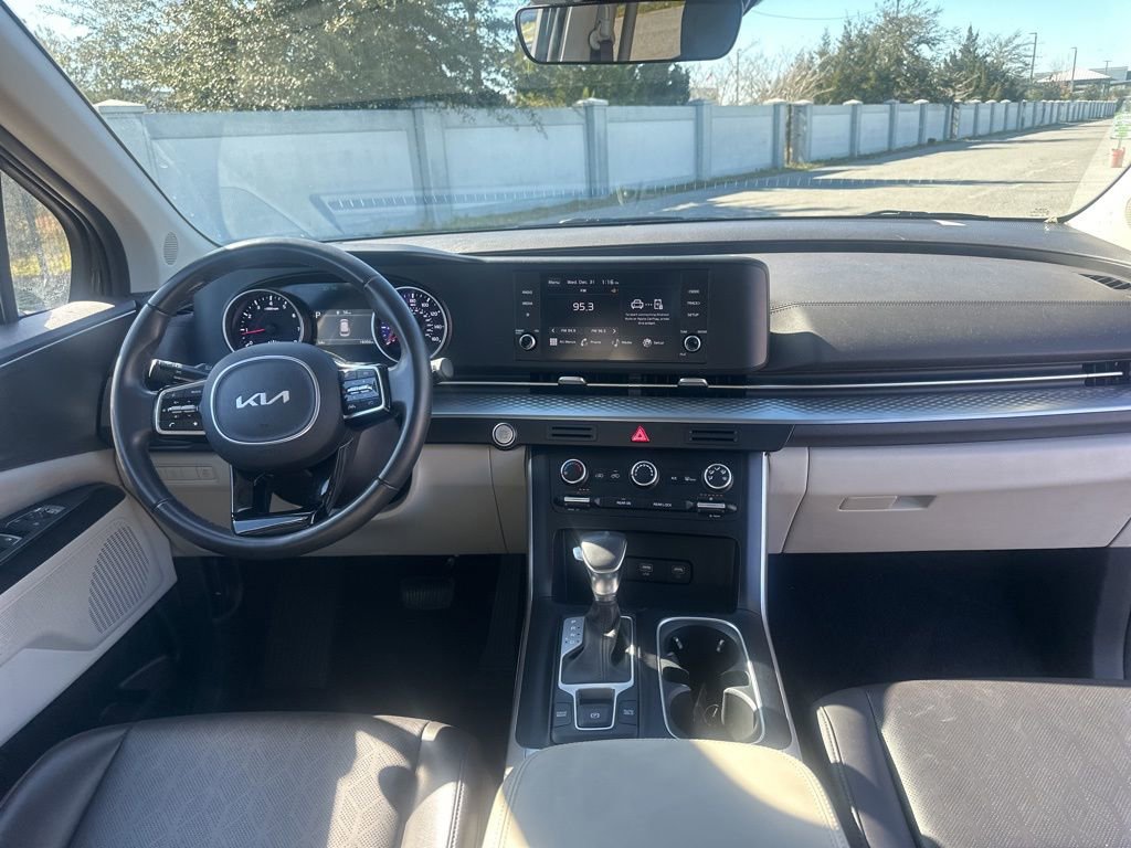 Used 2024 Kia Carnival LX image 21