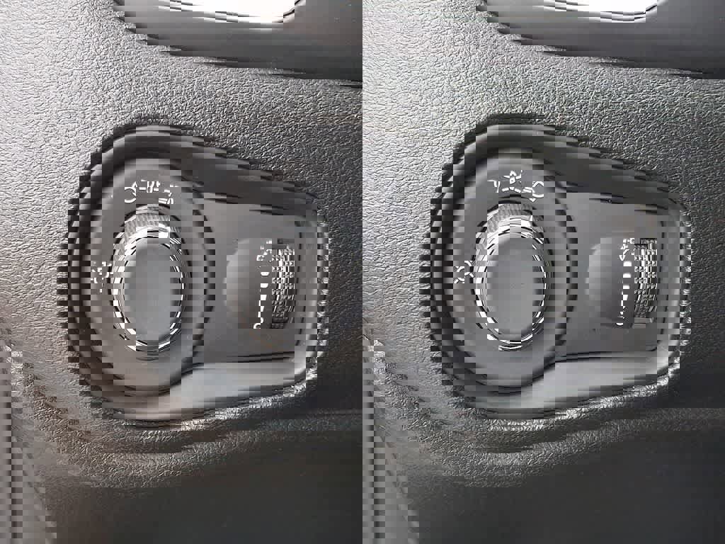 Used 2020 Jeep Renegade Sport w/ Sport Appearance Group image 23