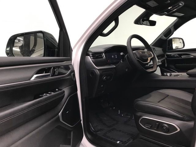 New 2025 Jeep Wagoneer 4WD w/ Convenience Group I image 9