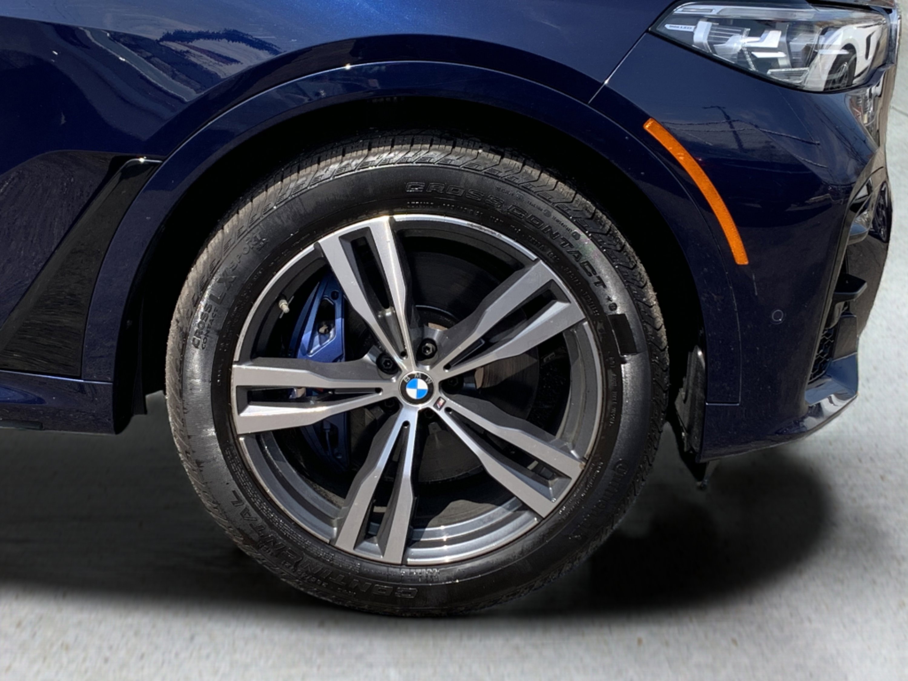 Used 2022 BMW X7 xDrive40i w/ M Sport Package image 16