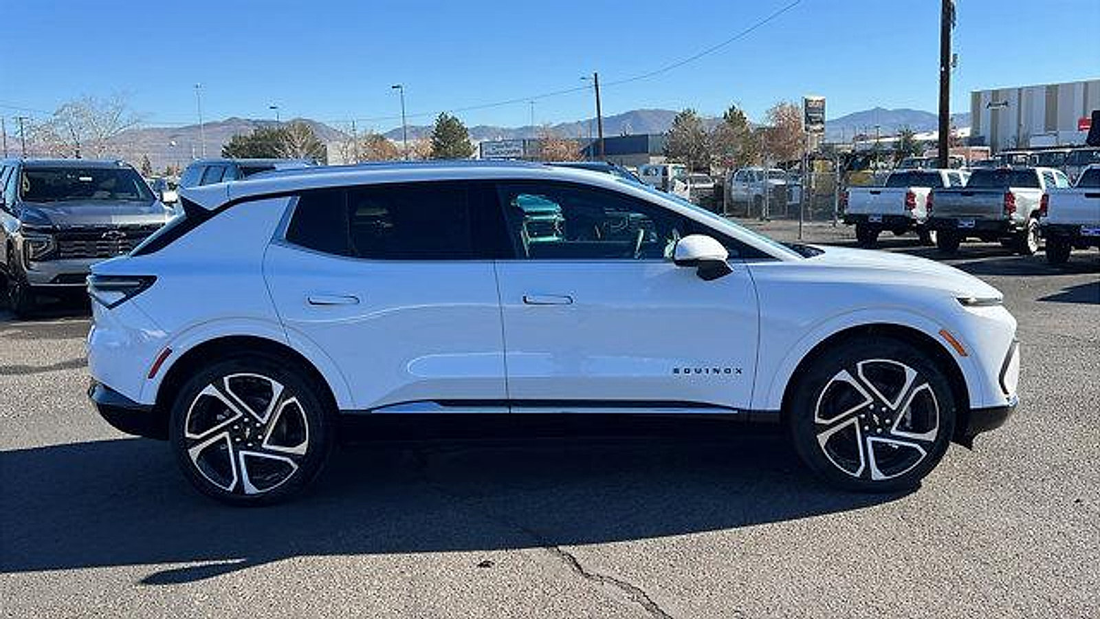 New 2026 Chevrolet Equinox EV LT image 4