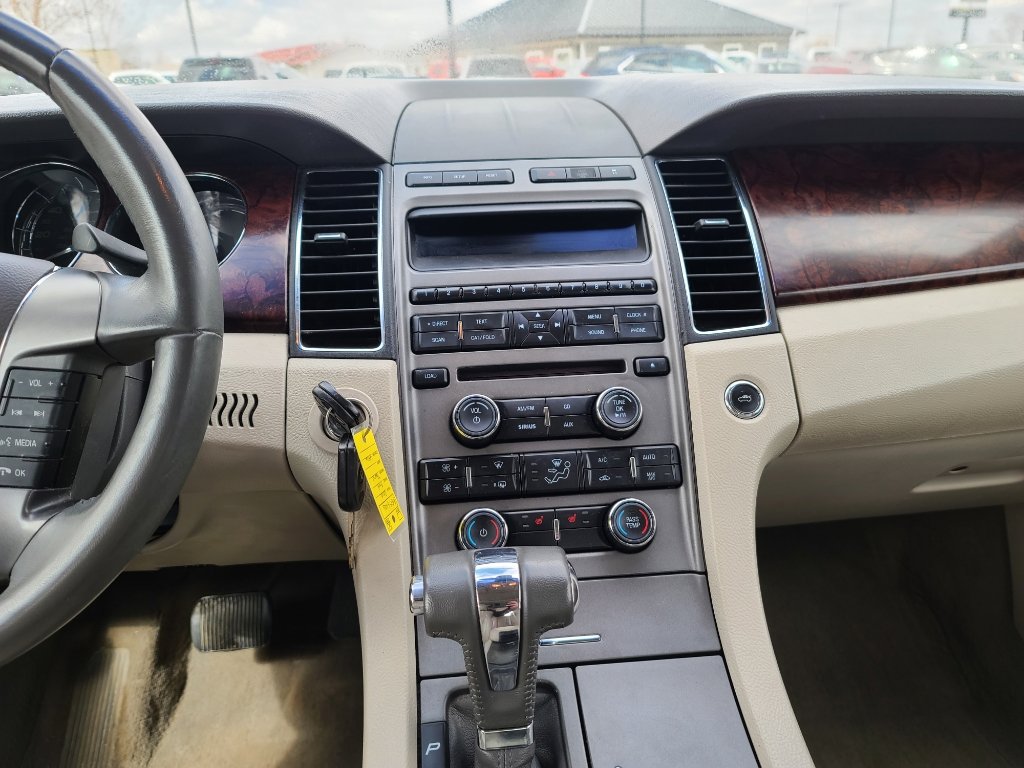 Used 2010 Ford Taurus SEL image 12