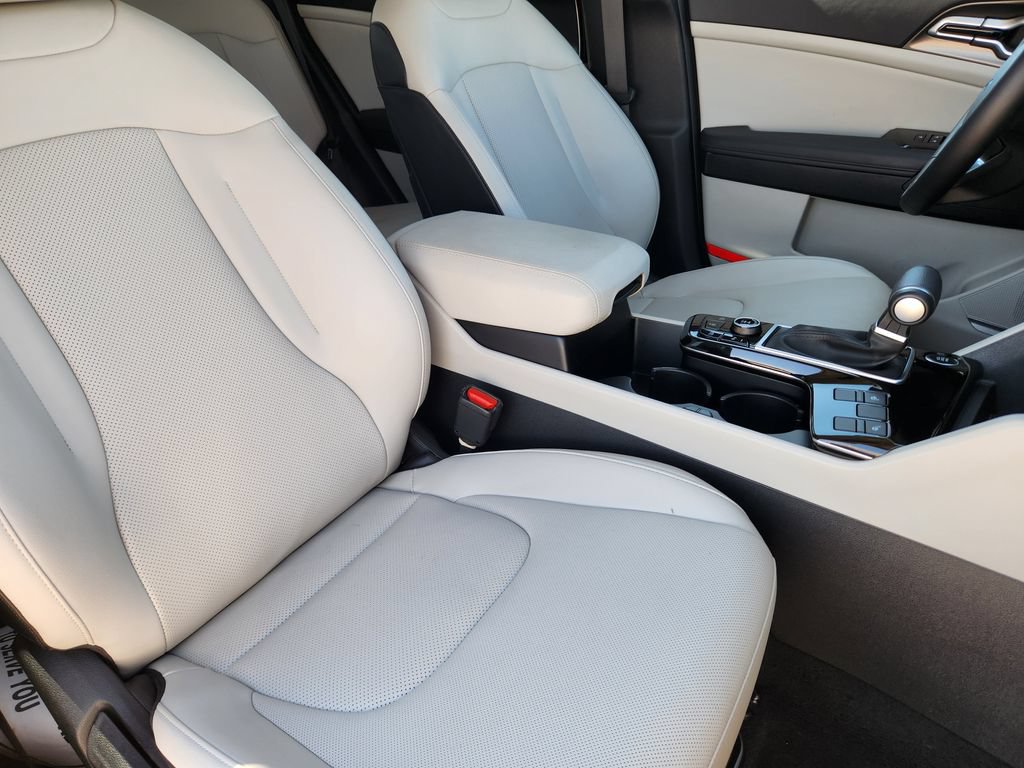 Certified 2025 Kia Sportage EX w/ Premium Package AWD/4WD image 14