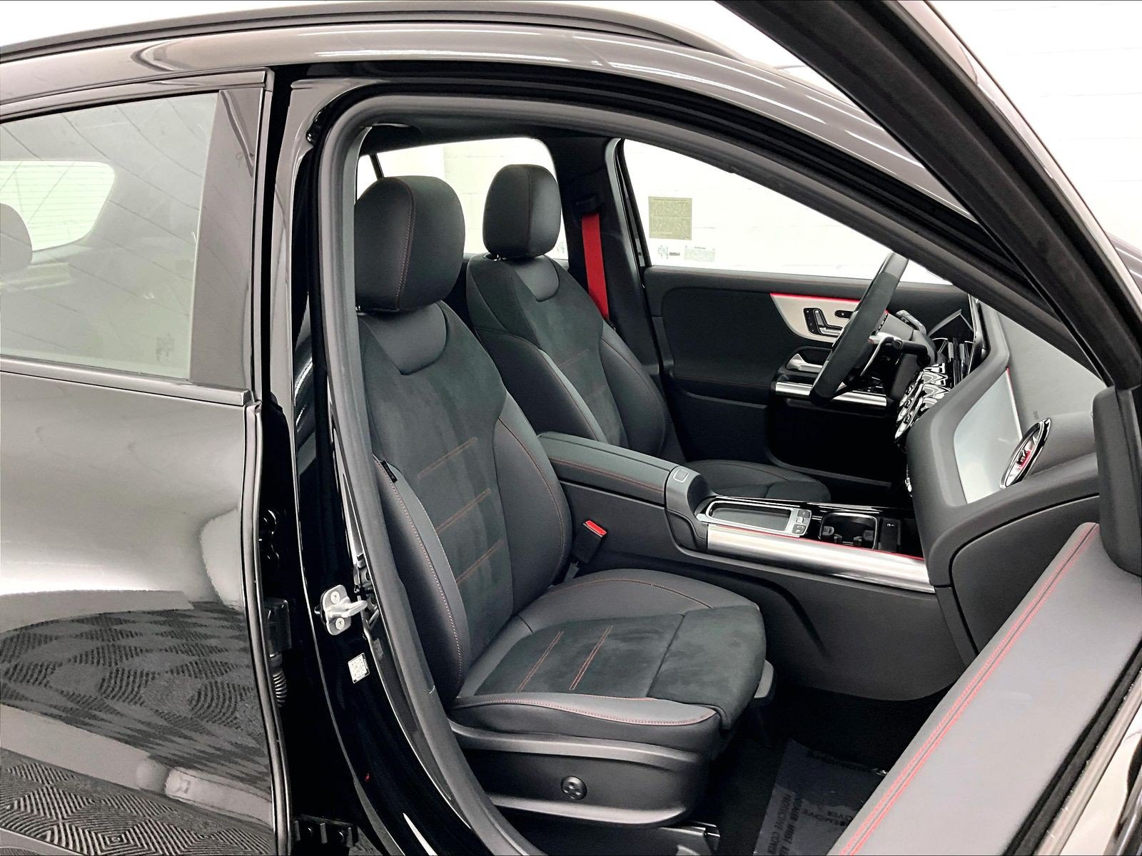 Used 2026 Mercedes-Benz GLA 35 AMG 4MATIC image 6