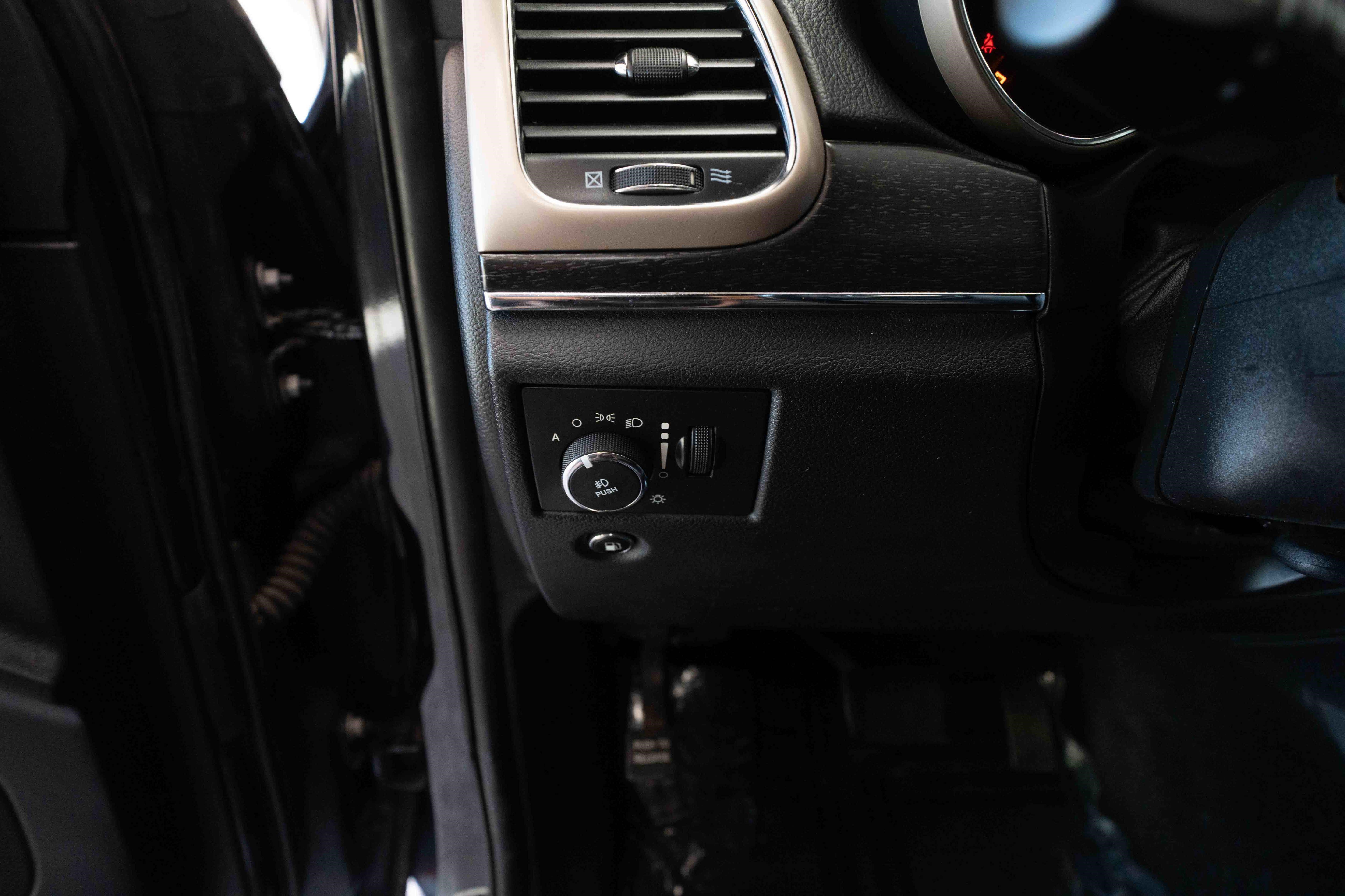 Used 2015 Jeep Grand Cherokee Limited AWD/4WD image 11