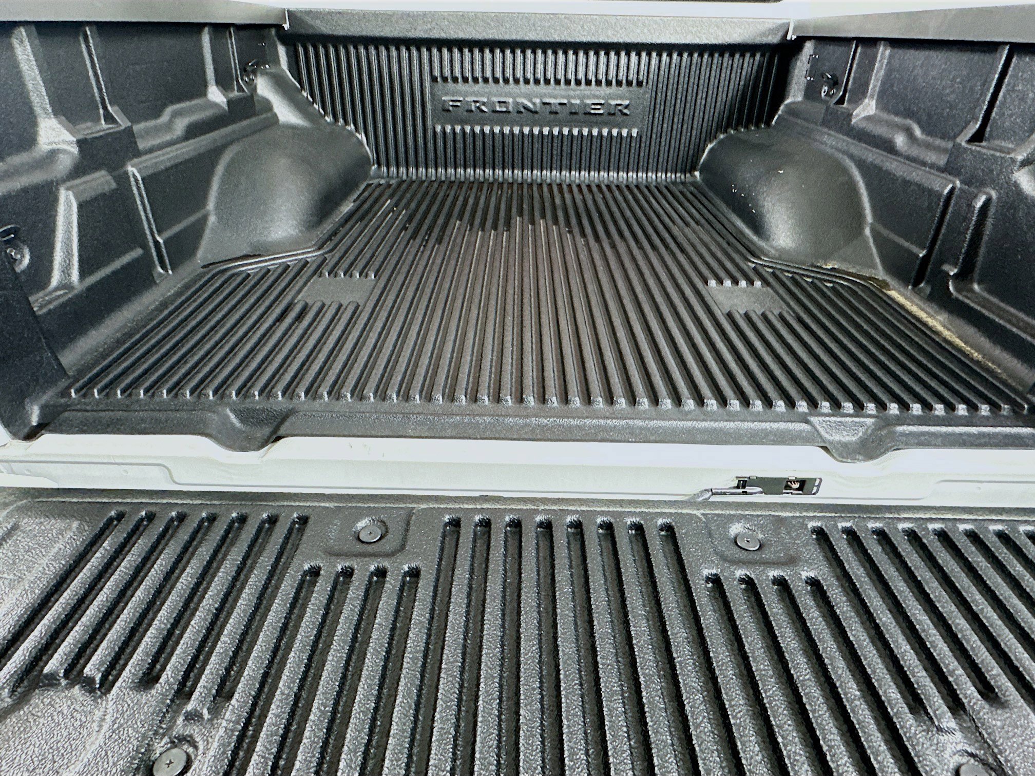 Used 2025 Nissan Frontier SV image 27