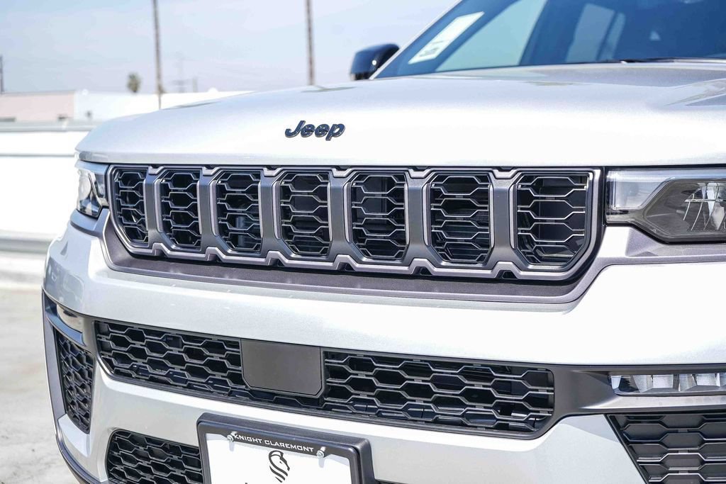 New 2026 Jeep Grand Cherokee Limited w/ Limited Altitude Package AWD/4WD image 6