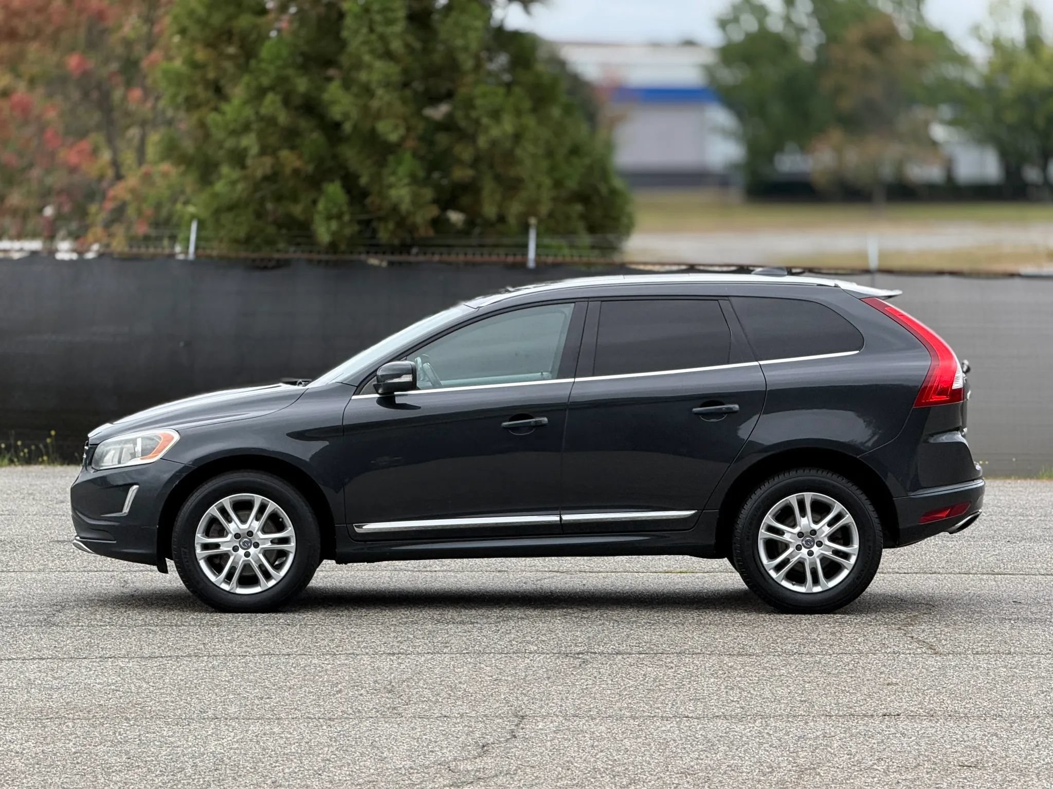 Used 2015 Volvo XC60 T5 w/ Proximity Package AWD/4WD image 8