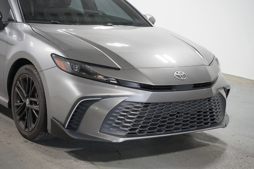 Used 2025 Toyota Camry SE FWD image 4