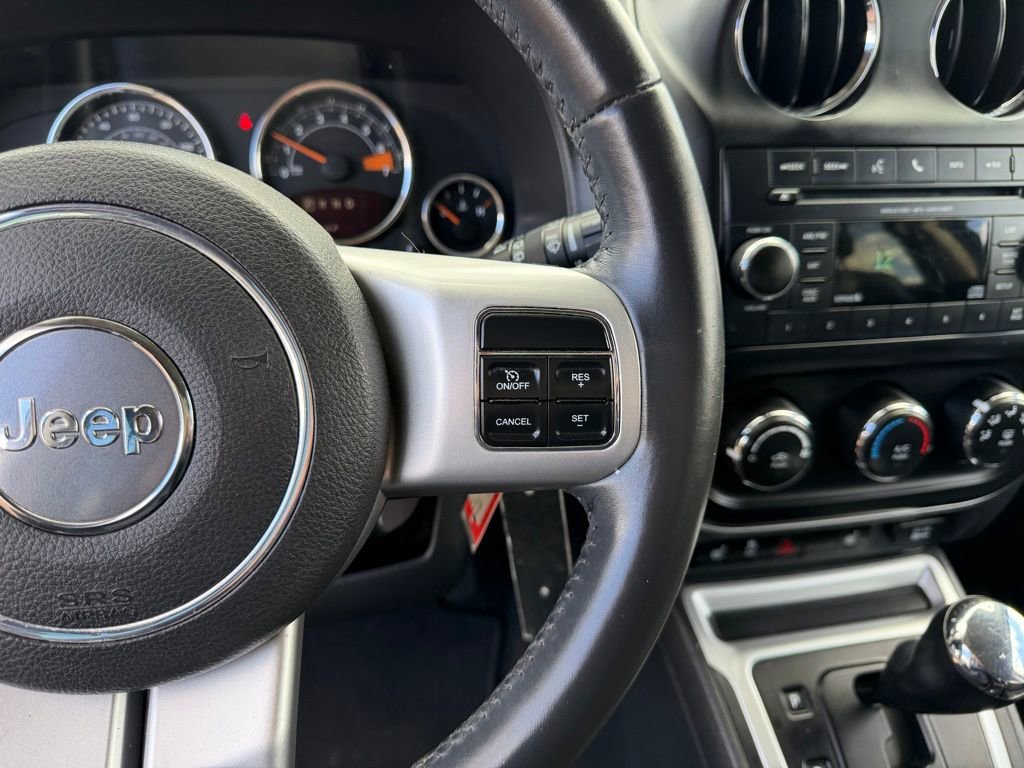 Used 2016 Jeep Compass Latitude image 17