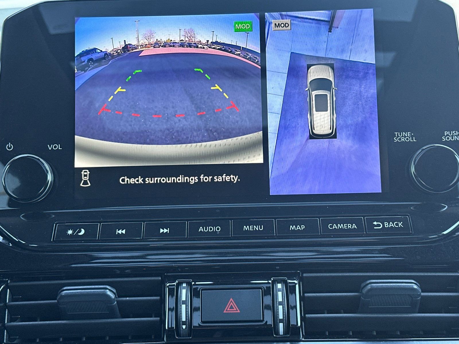 Used 2025 Nissan Pathfinder Platinum image 23