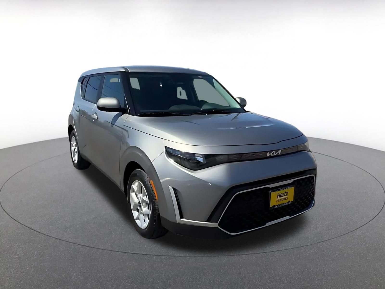 Used 2025 Kia Soul LX w/ LX Technology Package FWD image 3