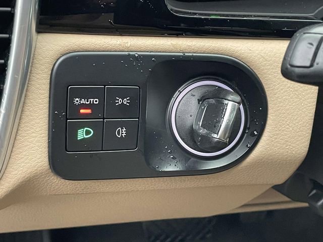 Used 2023 Porsche Cayenne Platinum Edition image 18