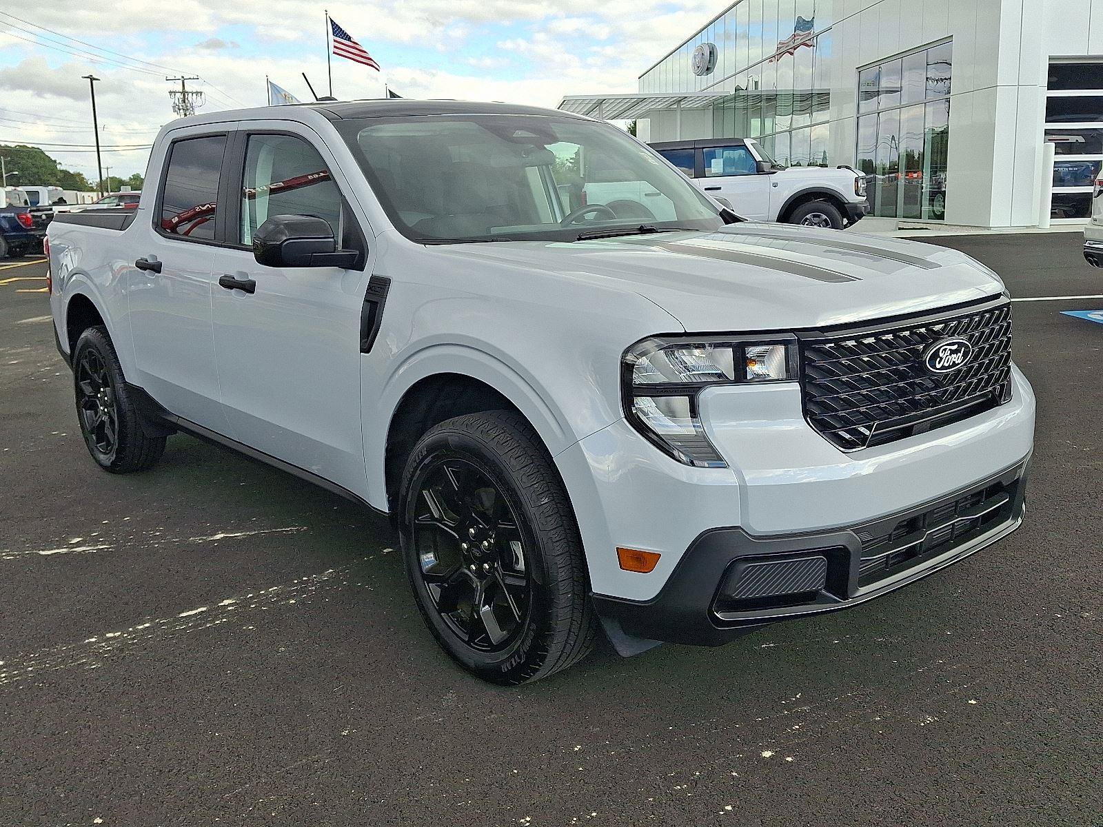 Used 2025 Ford Maverick XLT w/ XLT Luxury Package image 4