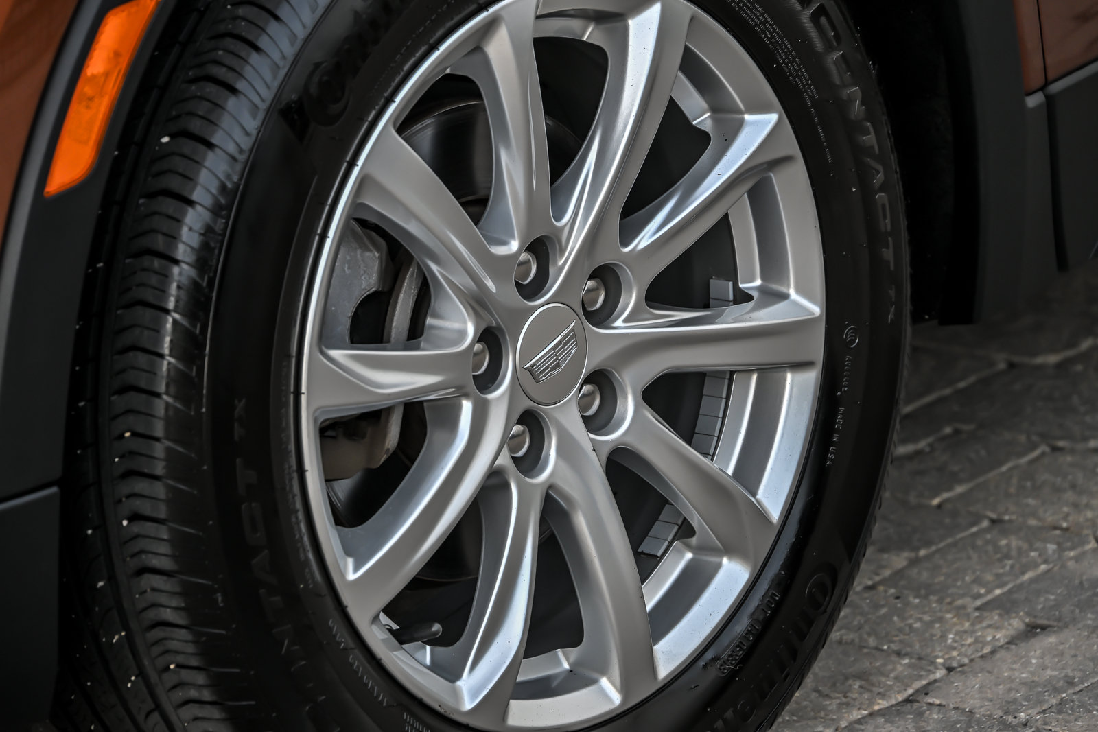 Used 2019 Cadillac XT4 Luxury w/ Cold Weather Package FWD image 8