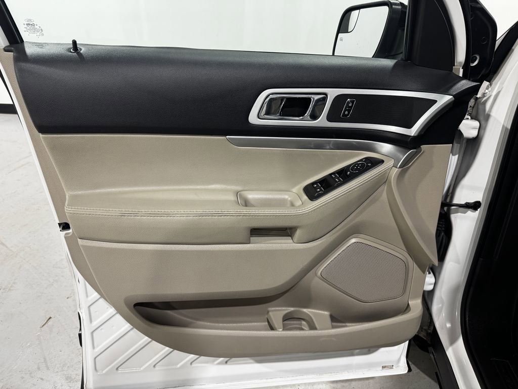 Used 2015 Ford Explorer XLT w/ Equipment Group 202B image 16