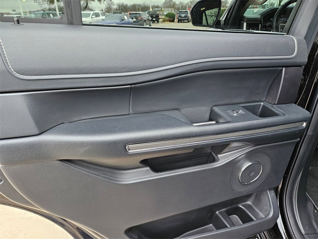 Used 2024 Ford Expedition XLT image 13