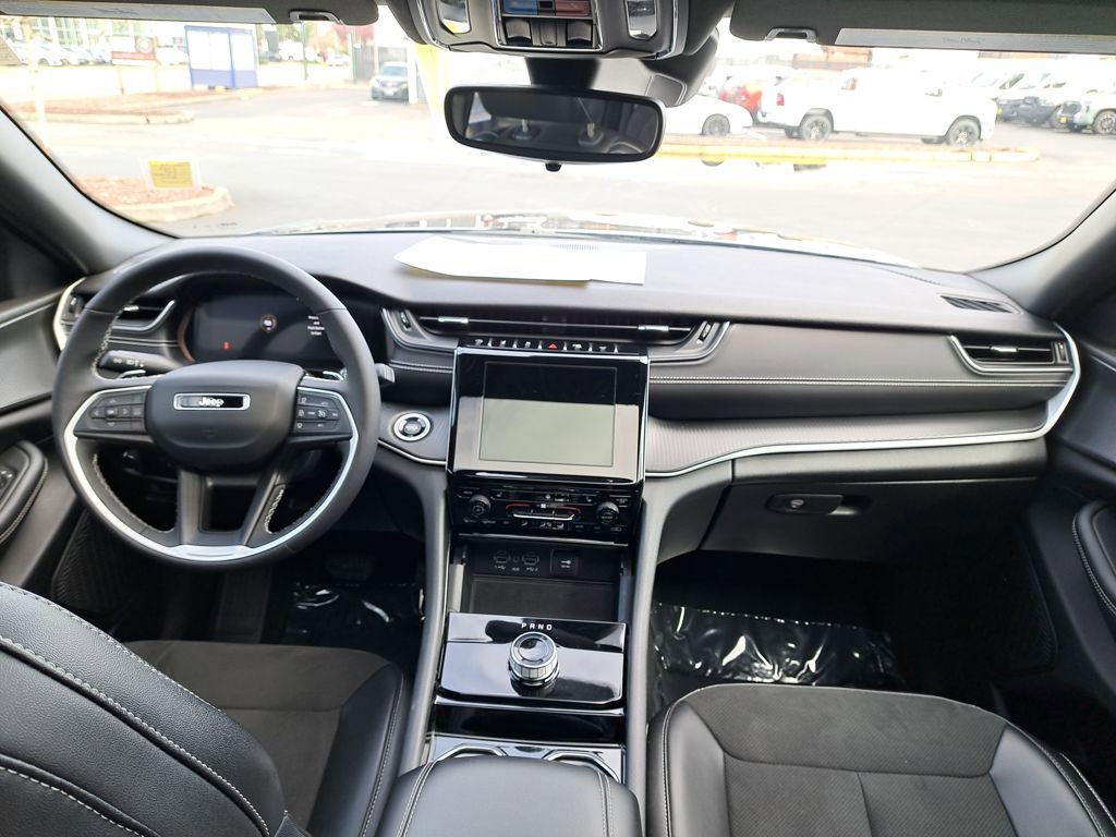 Used 2023 Jeep Grand Cherokee Altitude image 18