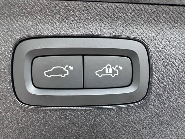 Certified 2023 Volvo XC90 B5 Plus w/ Protection Package Premier AWD/4WD image 9