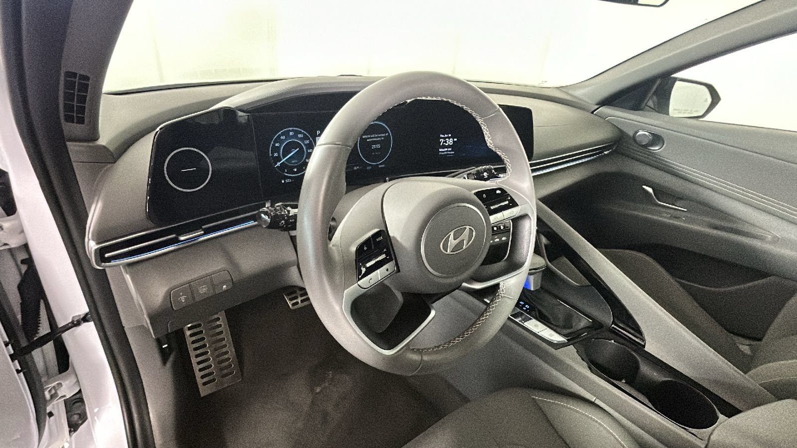 Certified 2025 Hyundai Elantra SEL FWD image 16
