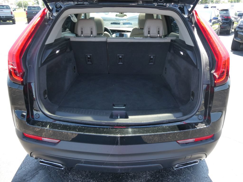 Used 2019 Cadillac XT4 Luxury w/ Cold Weather Package FWD image 17