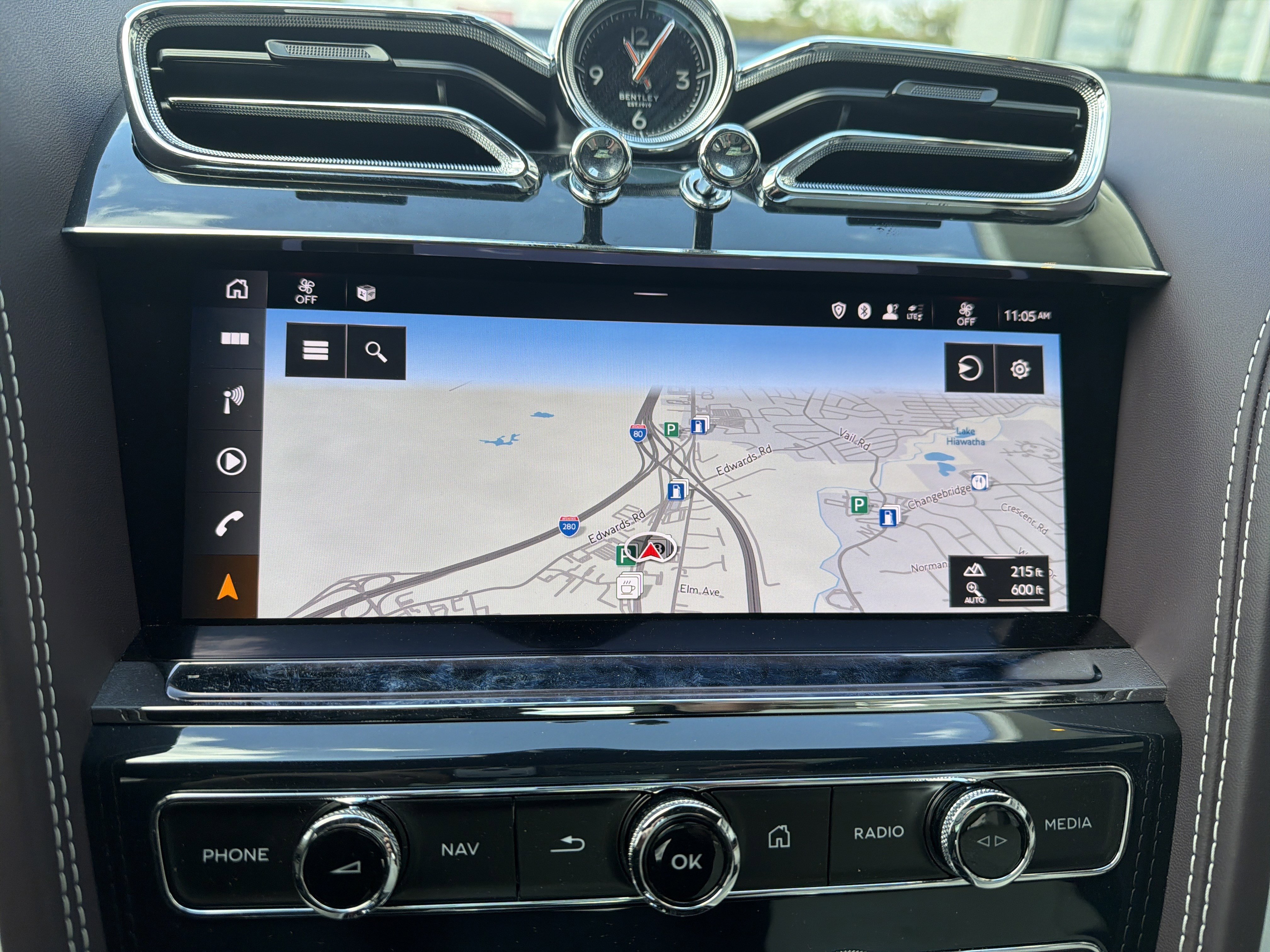 Used 2024 Bentley Bentayga Extended Wheelbase AWD/4WD image 23