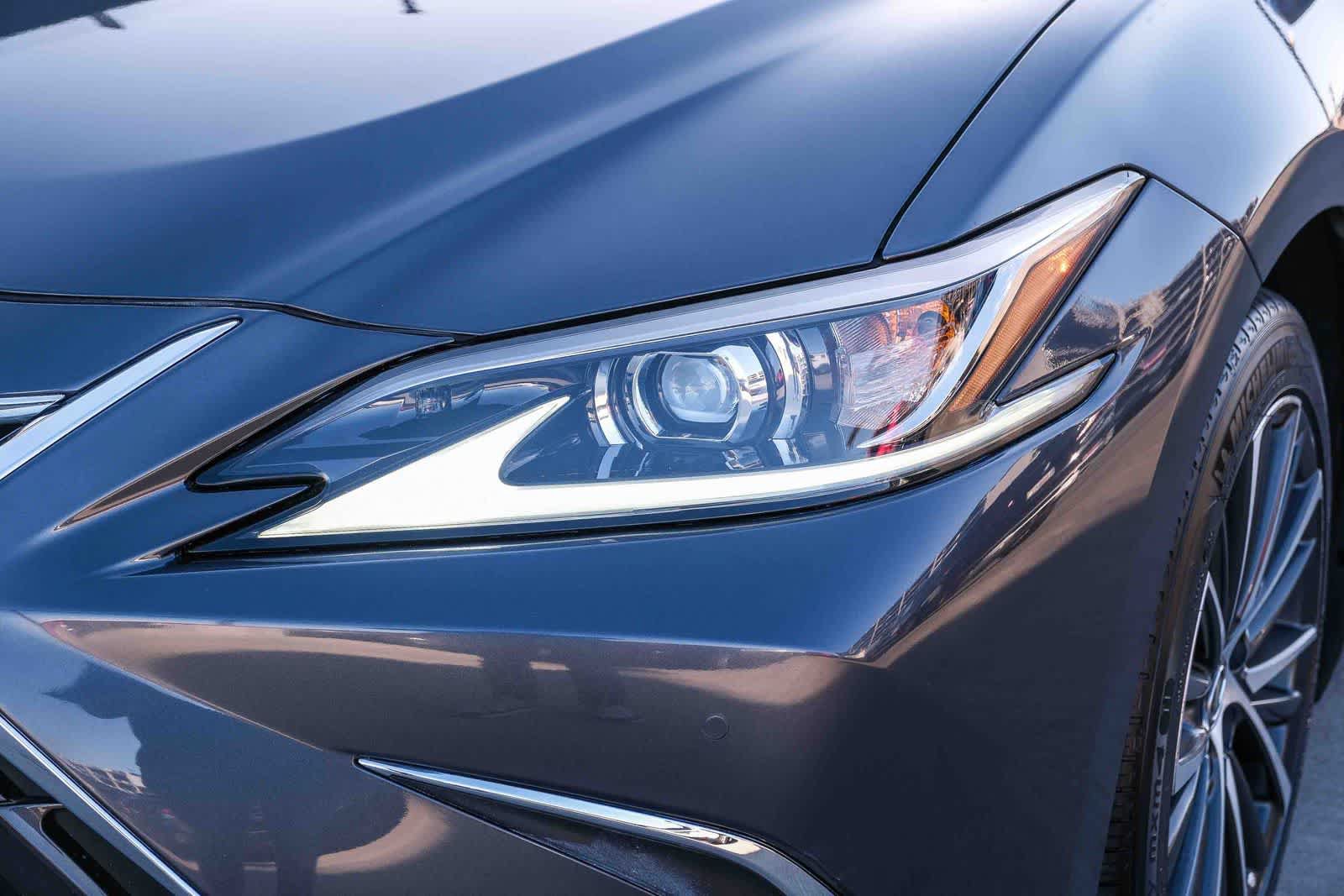 Used 2025 Lexus ES 300h w/ Premium Package FWD image 12