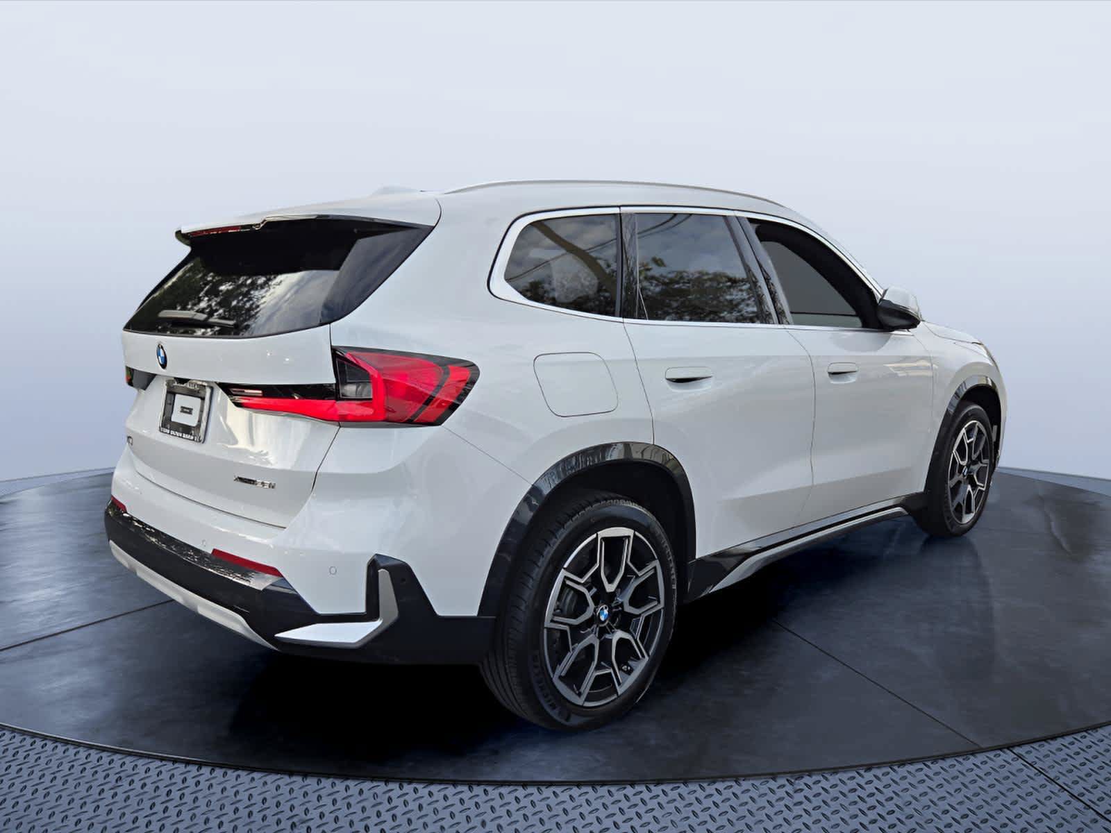 Certified 2026 BMW X1 xDrive28i w/ Technology Package AWD/4WD image 3