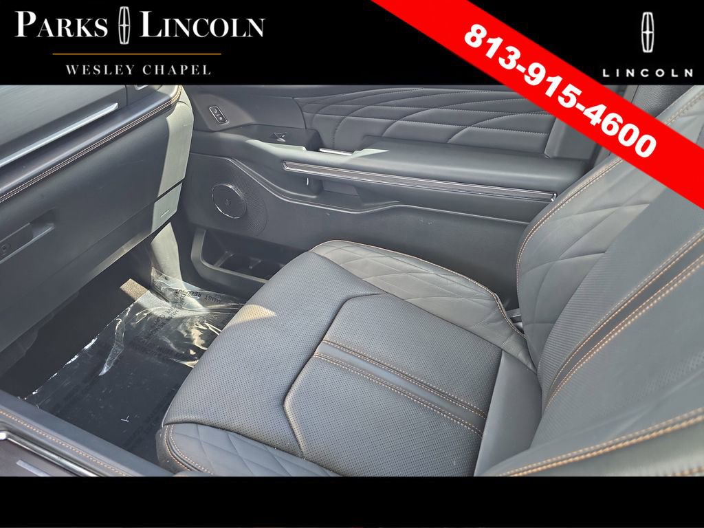 Used 2023 Ford Expedition Platinum image 13
