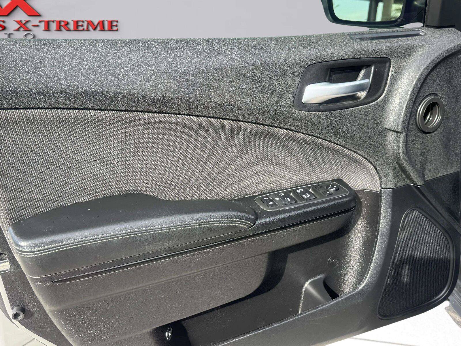 Used 2018 Dodge Charger SXT RWD image 18