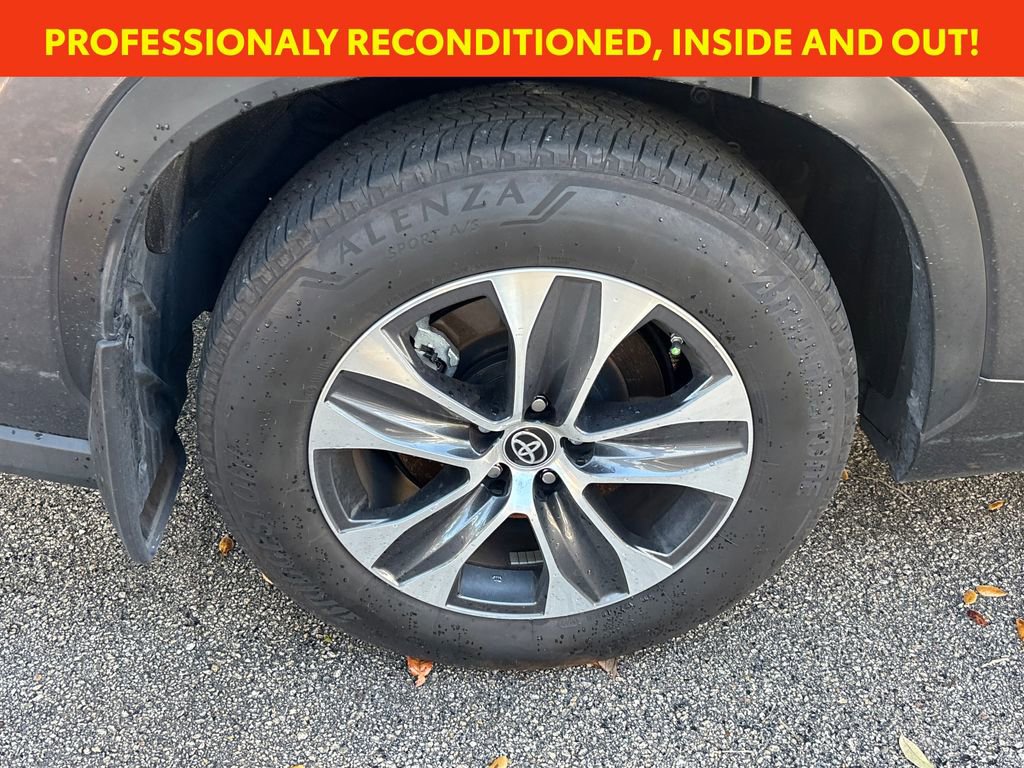 Used 2024 Toyota Highlander XLE image 7