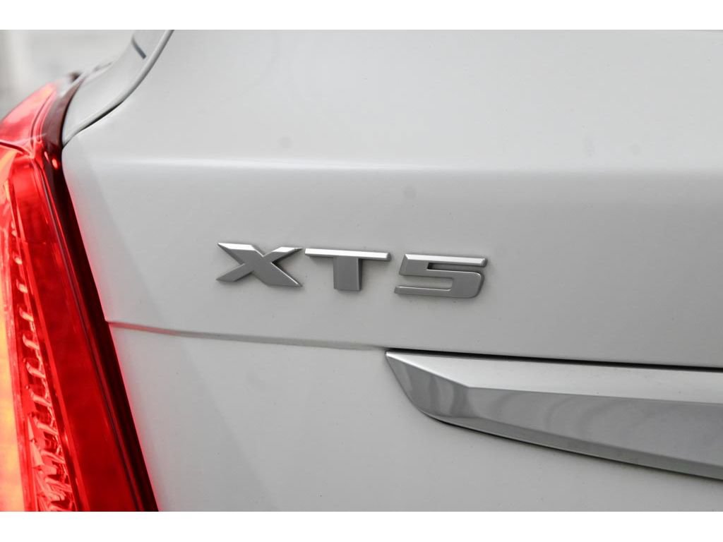 Used 2018 Cadillac XT5 Luxury w/ Driver Awareness Package AWD/4WD image 58