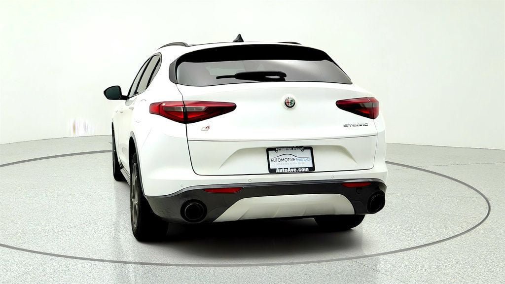 Used 2023 Alfa Romeo Stelvio Ti AWD/4WD image 6