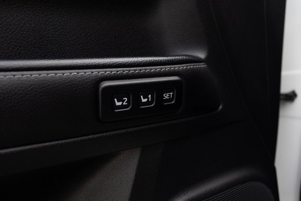 Used 2023 Toyota 4Runner Limited AWD/4WD image 18