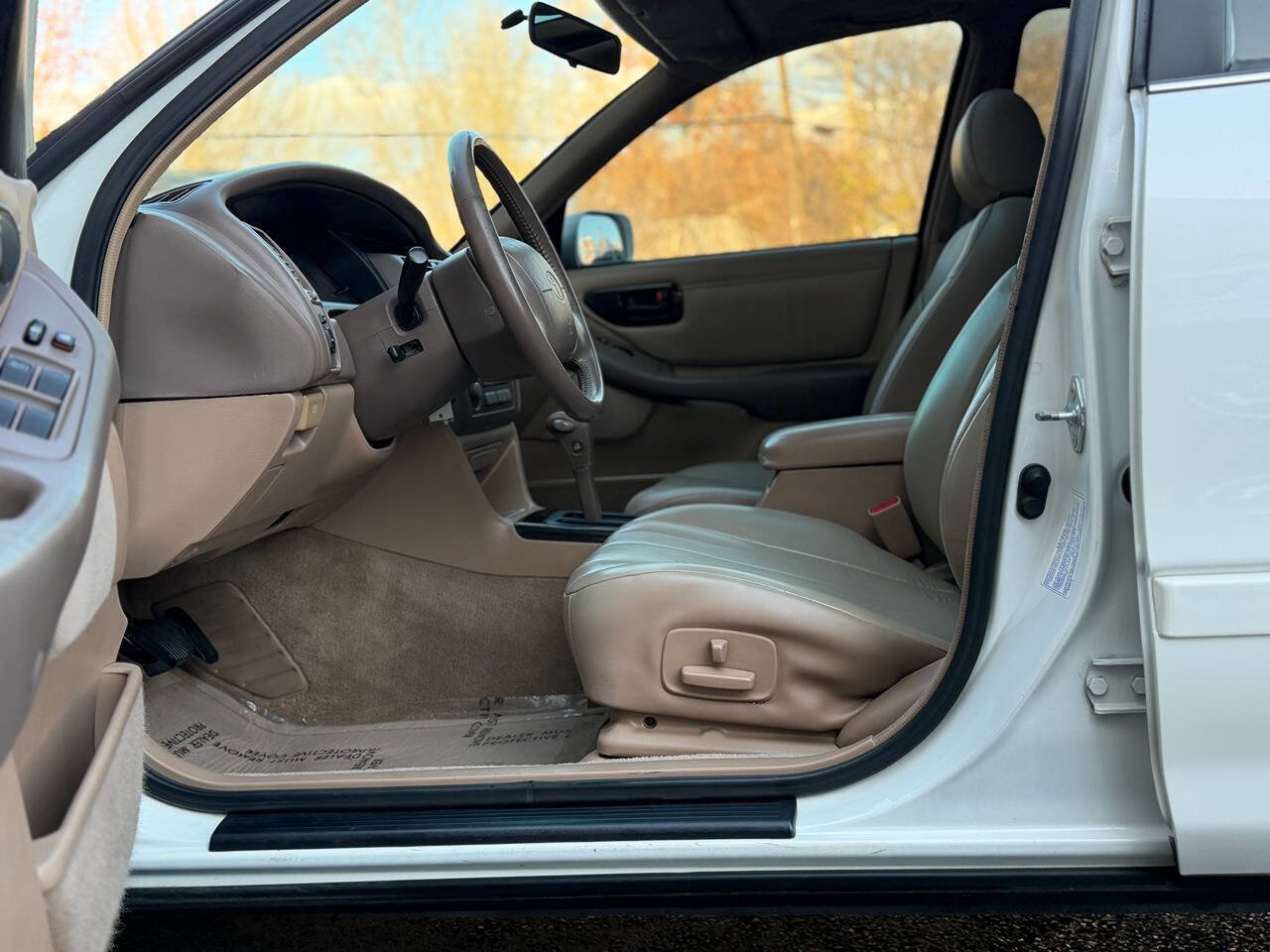 Used 1996 Toyota Avalon XLS image 3