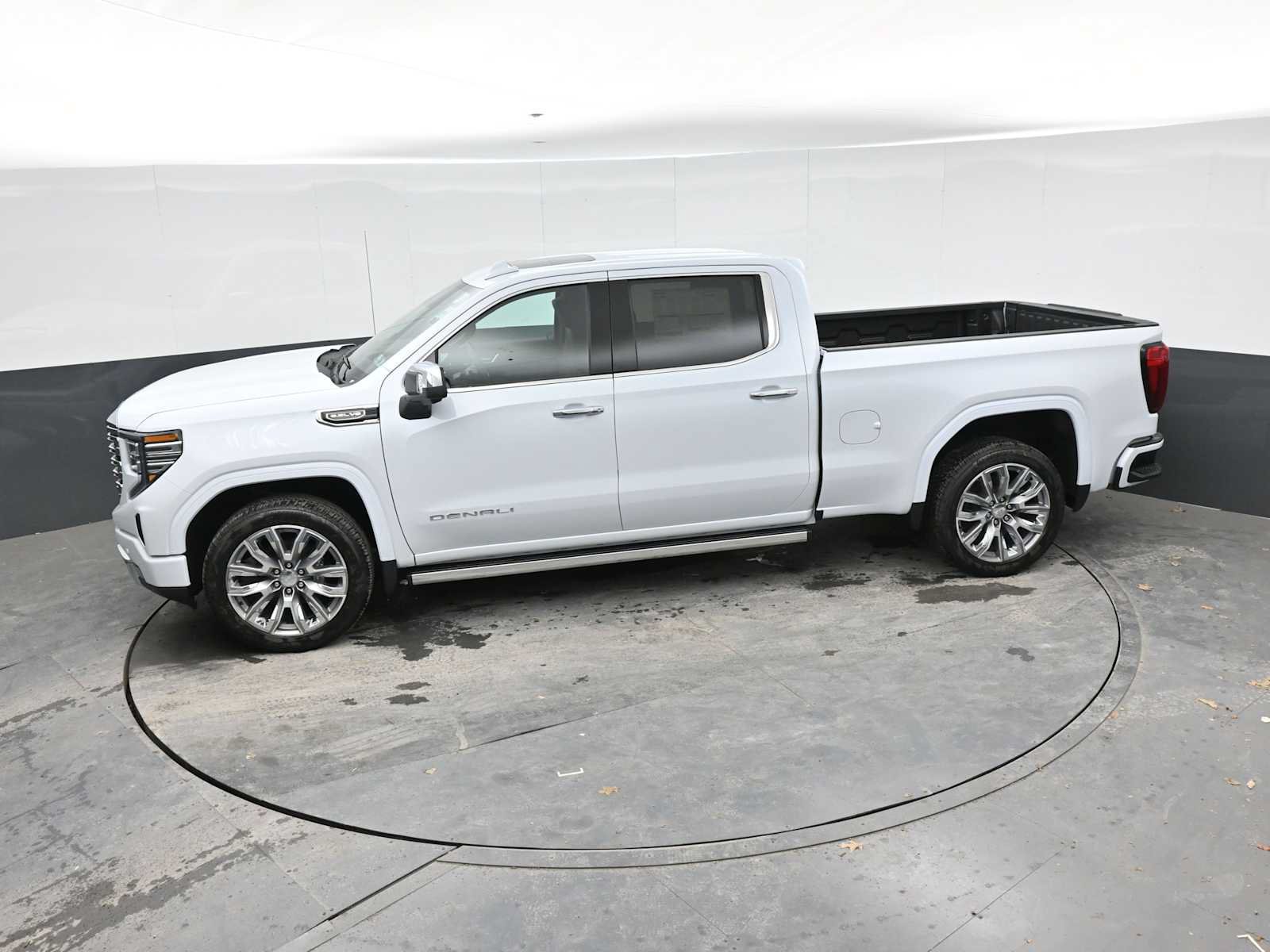 New 2026 GMC Sierra 1500 Denali w/ Denali Reserve Package AWD/4WD image 13