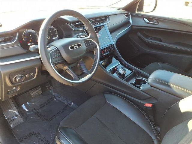 Used 2024 Jeep Grand Cherokee L Laredo image 20