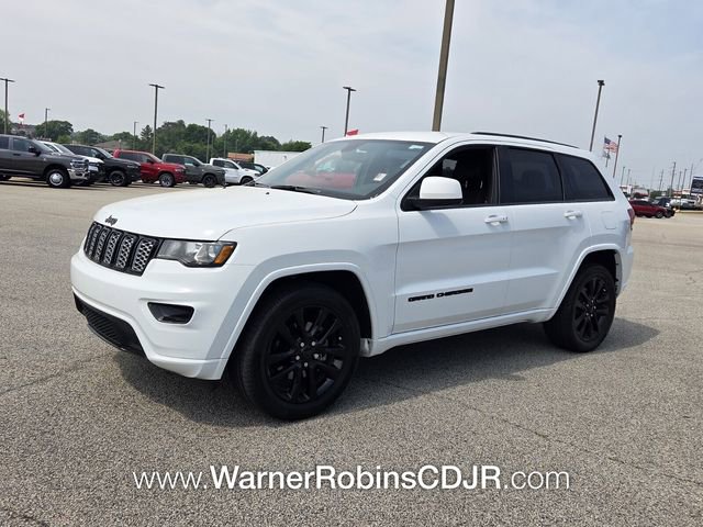 Used 2020 Jeep Grand Cherokee Altitude image 3