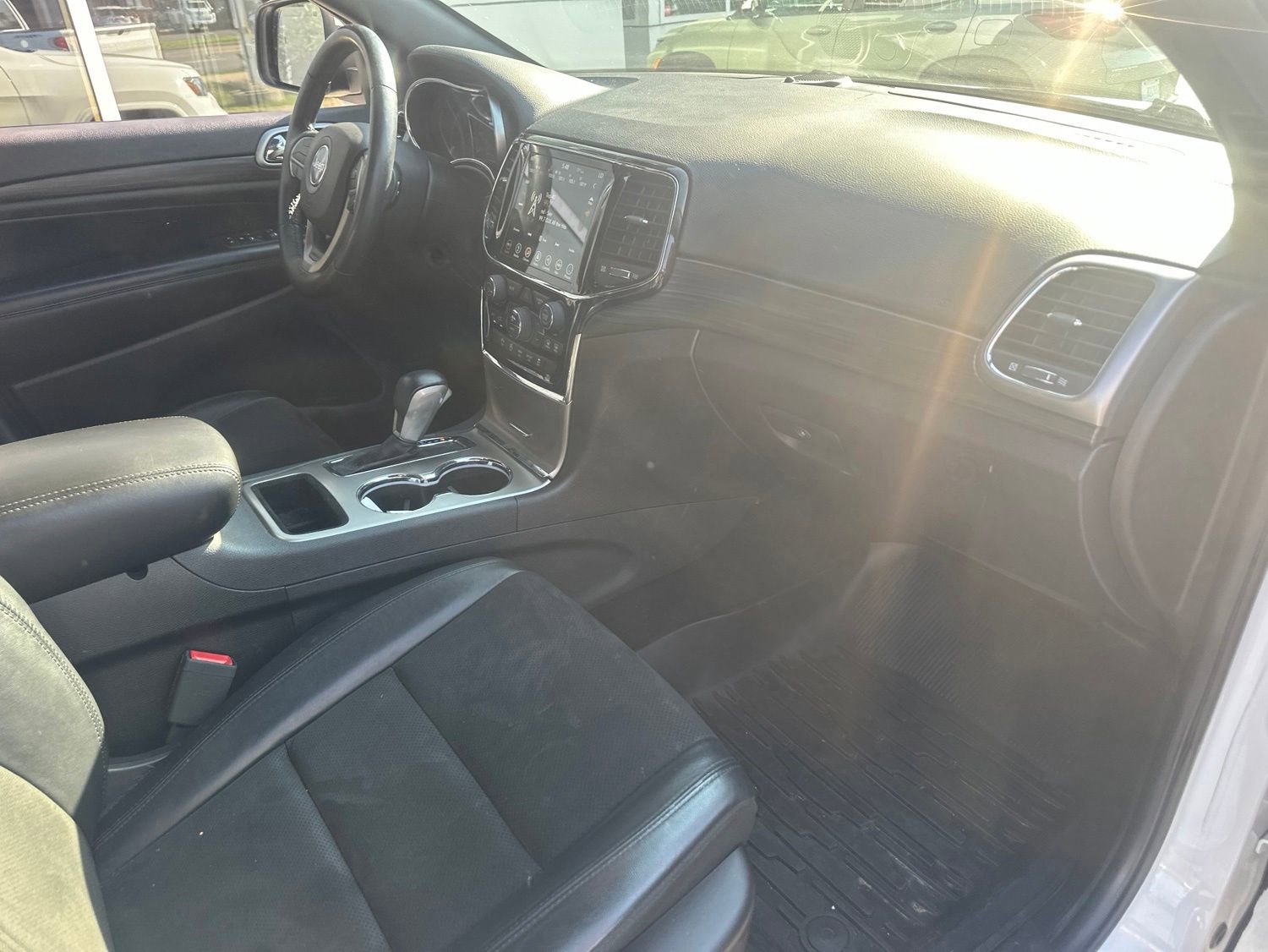 Used 2019 Jeep Grand Cherokee Altitude AWD/4WD image 9