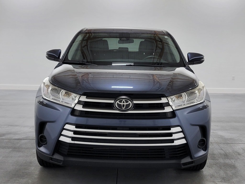 Used 2019 Toyota Highlander LE FWD image 3