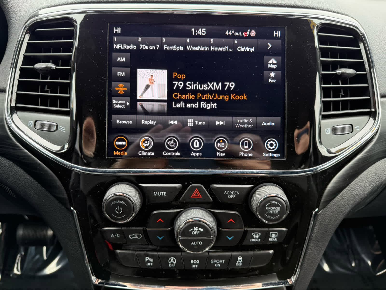 Used 2021 Jeep Grand Cherokee Laredo X image 17
