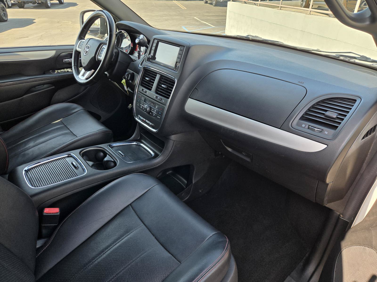 Used 2014 Dodge Grand Caravan R/T w/ Driver Convenience Group FWD image 25